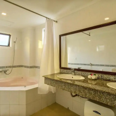 Отель Agribank Hoi An Beach Resort 3* Люкс повышенной комфортности с различными типами кроватей фото 4