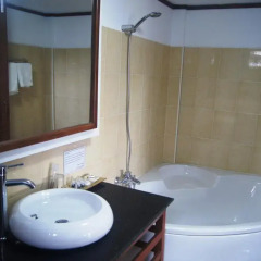 The White Avenue Hotel ванная