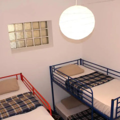 Holla Hostel Кровать в общем номере с двухъярусной кроватью