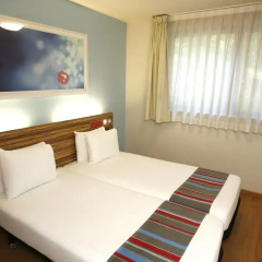 Отель Travelodge Barcelona Poblenou Стандартный номер с различными типами кроватей фото 21