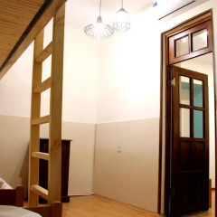 Envoy Hostel Стандартный семейный номер с двуспальной кроватью (общая ванная комната) фото 4