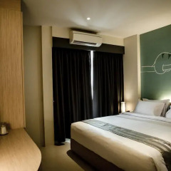TIRAS Patong Beach Hotel 2* Улучшенный номер с различными типами кроватей фото 7