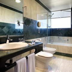Hotel Vía Castellana 4* Номер категории Премиум с различными типами кроватей фото 3