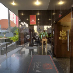 Отель Bristol Londrina Residence бассейн