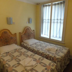 Lonsdale Hotel 2* Номер категории Эконом с 2 отдельными кроватями (общая ванная комната) фото 3