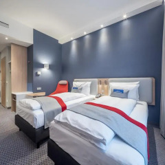 Отель Holiday Inn Express Berlin - Alexanderplatz 3* Стандартный номер с разными типами кроватей фото 2