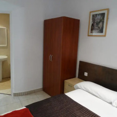 Отель Hostal Mont Thabor Улучшенный номер с различными типами кроватей фото 24