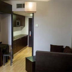 Отель Aparthotel Zenit Hall 88 4* Стандартный семейный номер с двуспальной кроватью фото 12