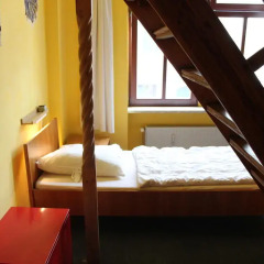 Lollis Homestay - Hostel Кровать в общем номере с двухъярусной кроватью фото 4