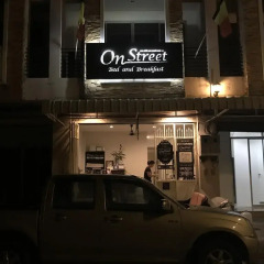 Отель On Street Bed And Breakfast парковка