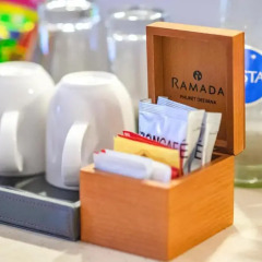 Отель Ramada by Wyndham Phuket Deevana Patong Номер Делюкс с двуспальной кроватью фото 10