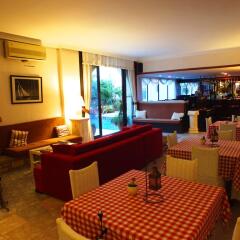 Club Pirinc Hotel гостиничный бар