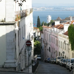 Johnie's Place Lisbon Hostel & Suites Лиссабон парковка