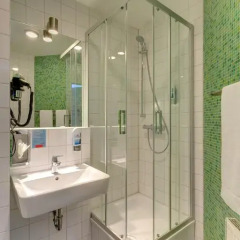 MEININGER Hotel Berlin Alexanderplatz 2* Стандартный номер с двуспальной кроватью фото 3