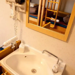 Отель K's House Tokyo Oasis Кровать в общем номере фото 17