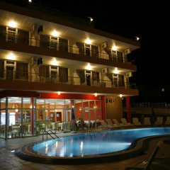 Отель Iris Beach Hotel - Half Board Болгария, Свети Влас - отзывы, цены и фото номеров - забронировать отель Iris Beach Hotel - Half Board онлайн бассейн