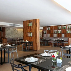 S Ratchada Leisure Hotel питание