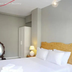 Отель Live in Athens, short stay apartments Греция, Афины - отзывы, цены и фото номеров - забронировать отель Live in Athens, short stay apartments онлайн комната для гостей фото 9
