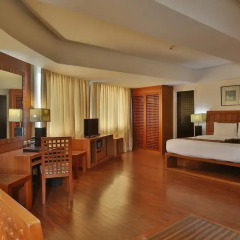 Crown Regency Hotel and Towers Cebu 4* Улучшенный номер с различными типами кроватей фото 3