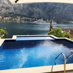 Апартаменты Dekaderon Lux Apartments бассейн