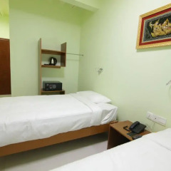 Deluxe Hotel сейф в номере