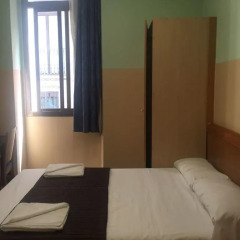 Отель Hostal Mont Thabor Улучшенный номер с различными типами кроватей фото 18