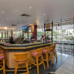 Acacia Court Hotel гостиничный бар