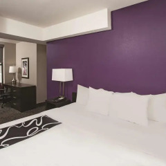 Отель La Quinta Inn & Suites New York City Central Park 2* Стандартный номер с двуспальной кроватью фото 3