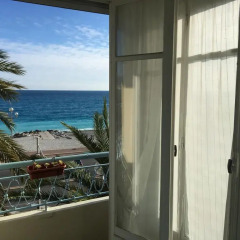 Отель Appartement Palais Henri IV балкон