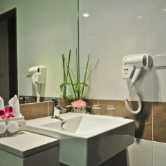 The Ashlee Plaza Patong Hotel & Spa 4* Улучшенный номер с различными типами кроватей фото 3