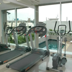 Апартаменты Bangkok Living Apartment Бангкок фитнесс-зал фото 2