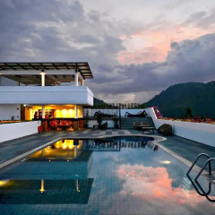 Отель Swissotel Resort Phuket Patong Beach Таиланд, Пхукет - 3 отзыва об отеле, цены и фото номеров - забронировать отель Swissotel Resort Phuket Patong Beach онлайн бассейн фото 3