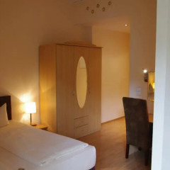 Отель Am Sendlinger Tor 3* Кровать в общем номере фото 9