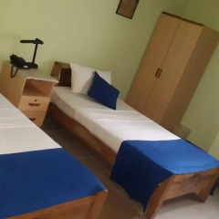 Отель Almond Tree Guest House 3* Стандартный номер с 2 отдельными кроватями (общая ванная комната) фото 2