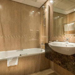 First Central Hotel Suites 4* Апартаменты Премиум с различными типами кроватей фото 7