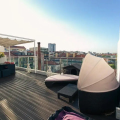 Отель Charming Penthouse with Private Terrace Лиссабон балкон