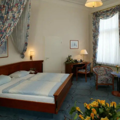Hotel Deutsches Haus 3* Улучшенный номер с двуспальной кроватью фото 7
