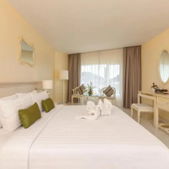 Отель Andaman Embrace Patong 5* Номер Делюкс с двуспальной кроватью фото 2