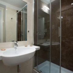 Floris Hotel 3* Номер Комфорт с двуспальной кроватью фото 6
