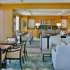 Отель The Ritz-Carlton, Dubai International Financial Centre 5* Стандартный номер с различными типами кроватей фото 5