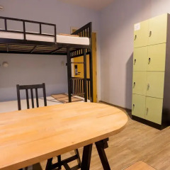 Oldtown Hostel Стандартный семейный номер с двуспальной кроватью (общая ванная комната) фото 6
