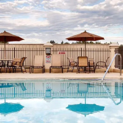 Отель Country Inn & Suites by Radisson, Midway, FL бассейн