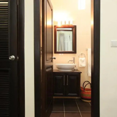 Отель The Highbridge Guest Lodge ванная фото 2