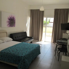 Апартаменты Sunny Holiday Apartments комната для гостей фото 5