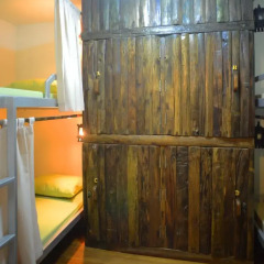 Banthat Thong Hostel Кровать в женском общем номере с двухъярусной кроватью