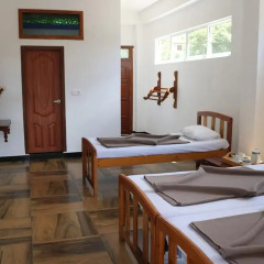 Отель Queens rest inn Номер Делюкс с различными типами кроватей фото 4