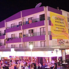 Апартаменты Coconut Apartments - Adults Only гостиничный бар