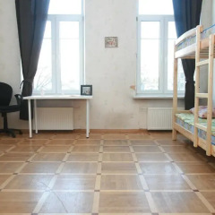 Гостиница Happy House Кровать в мужском общем номере с двухъярусной кроватью фото 4