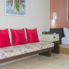 Отель Khaosan Holiday 3* Улучшенный номер с различными типами кроватей фото 3