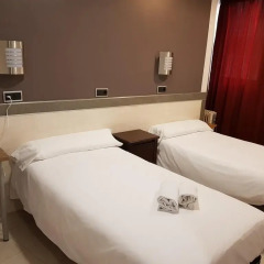 Отель Hostal Levante Barcelona комната для гостей фото 5